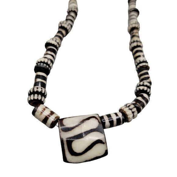 Chevron Zebra Striped Pendant Necklace 23" Tube & Disc Glass Beaded Chain VTG - Picture 3 of 8